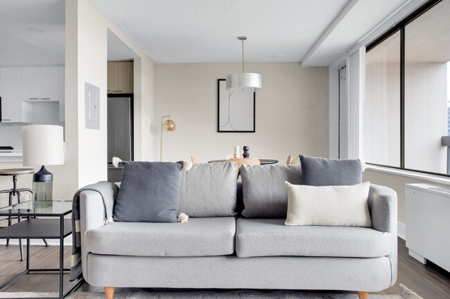 1515 Richmond Hwy in Arlington, VA - Foto de edificio - Building Photo