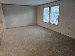 415 NW Poplar Ave in Earlham, IA - Building Photo - Building Photo