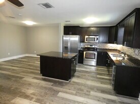 14212 NE 4th Ave in Miami, FL - Building Photo