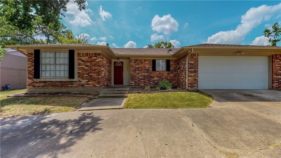 1000 Holleman Dr in College Station, TX - Building Photo