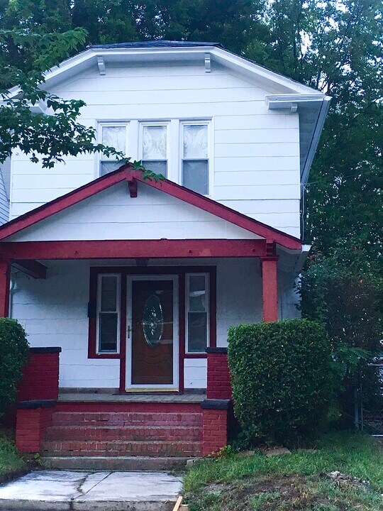 827 W 37th St in Norfolk, VA - Building Photo
