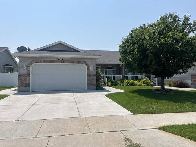 property at 2409 Brandon Dr