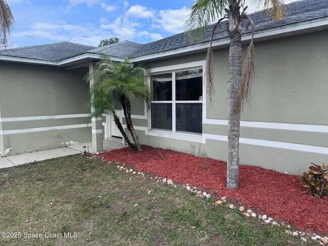 1565 Emerson Dr SE in Palm Bay, FL - Building Photo - Building Photo