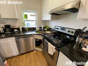 15 Higgins St, Unit 3 in Boston, MA - Building Photo - Building Photo