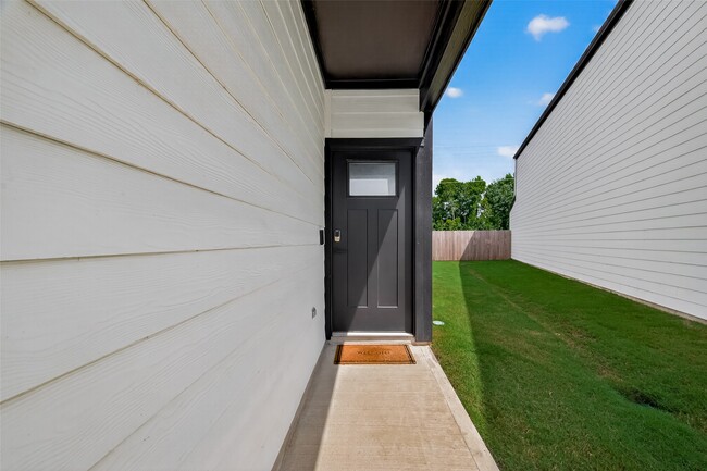 3233 Creston Gate Dr