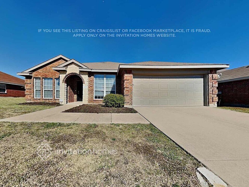 2612 Redwood St in Royse City, TX - Foto de edificio