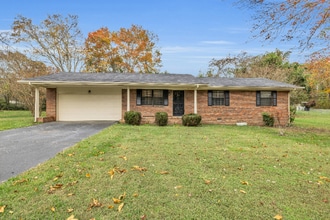 11635 Jenkins Rd in Soddy Daisy, TN - Building Photo - Building Photo