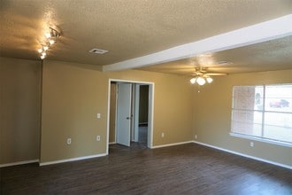 5400 S Huddleston St in Oklahoma City, OK - Building Photo - Building Photo