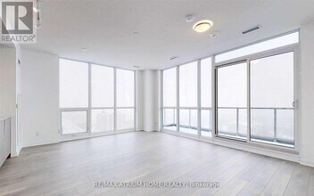 36 Forest Manor Rd in Toronto, ON - Building Photo - Building Photo