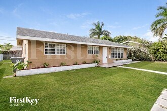 4962 Pineaire Ln in West Palm Beach, FL - Building Photo - Building Photo