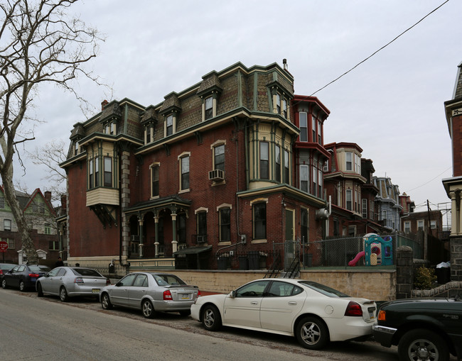 217 S 42nd St in Philadelphia, PA - Building Photo - Building Photo