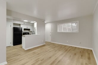 The Meadows Apartment Homes in Indianapolis, IN - Foto de edificio - Building Photo