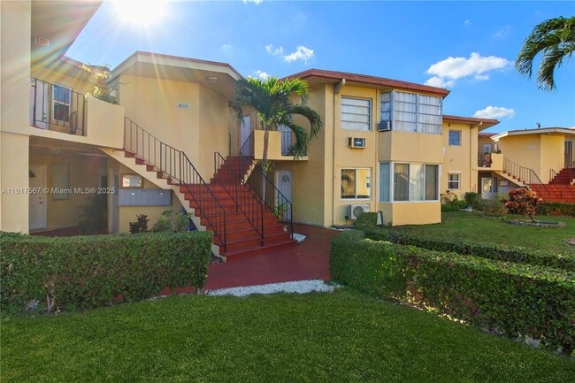 18630 NE 18th Ave in Miami, FL - Building Photo - Building Photo
