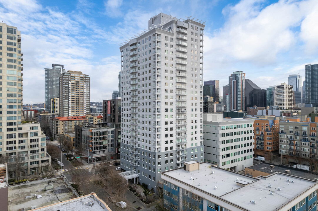 Arbor Place Tower in Seattle, WA - Foto de edificio