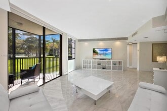 3101 N Country Club Dr in Aventura, FL - Building Photo - Building Photo