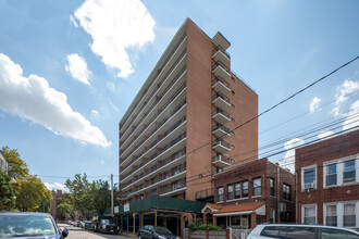 Crescent Towers in Astoria, NY - Building Photo - Building Photo