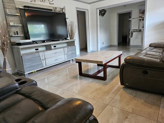 1006 14th Ave NW in Largo, FL - Building Photo - Building Photo