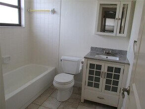622 Bird Bay Dr E in Venice, FL - Building Photo - Building Photo