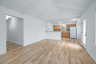 8525 Maine Dr in Austin, TX - Building Photo - Building Photo