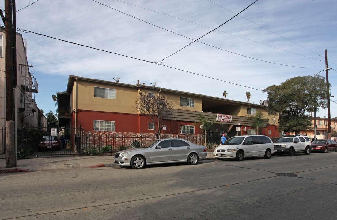 1635 N Normandie Ave in Los Angeles, CA - Foto de edificio