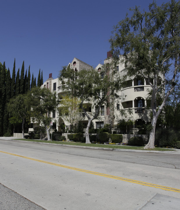 4443 Moorpark Way in North Hollywood, CA - Building Photo