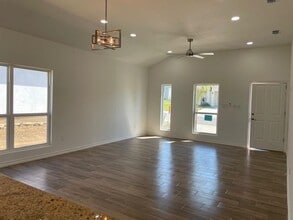 5114 Galicia Ln in Laredo, TX - Building Photo - Building Photo