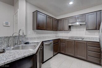 83 E Agate Ave in Las Vegas, NV - Building Photo - Building Photo
