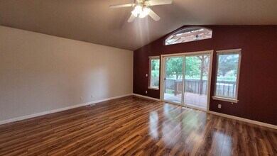 310 Village Dr in Winchester, OR - Building Photo - Building Photo