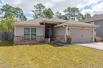 124 Lillian Wy in Crestview, FL - Building Photo - Building Photo