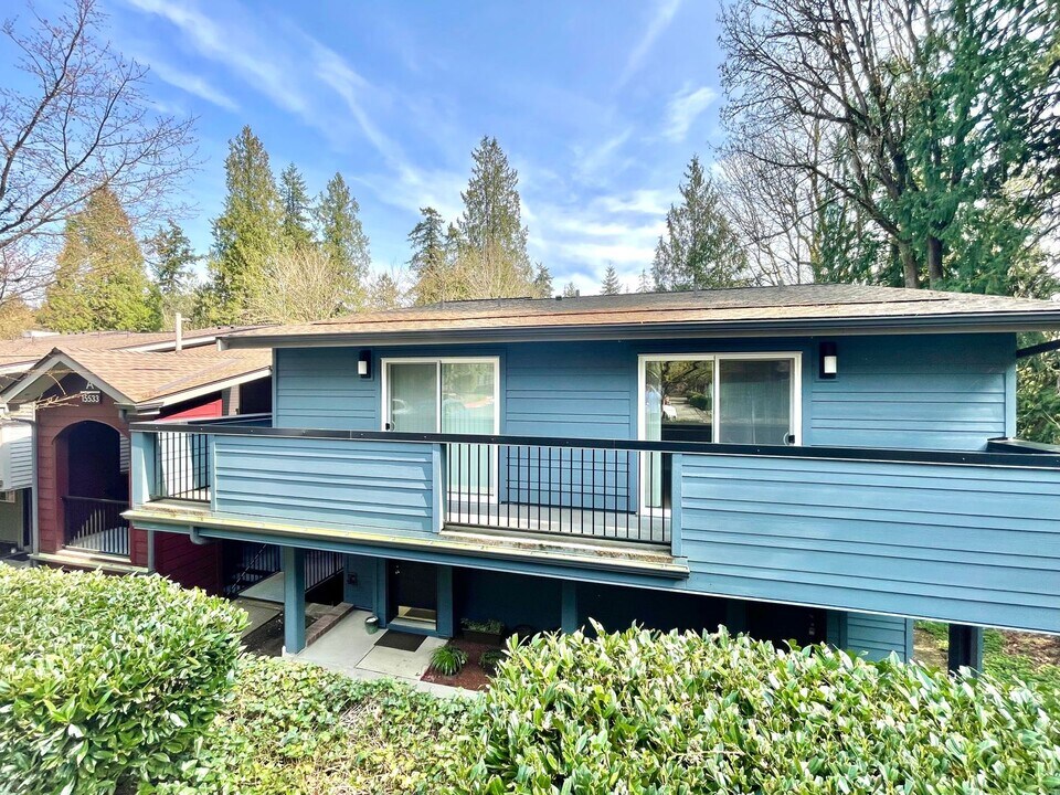 15533 Waynita Way NE in Bothell, WA - Building Photo