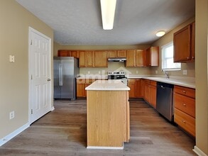 135 Easton Manor Dr in Monroe, OH - Building Photo - Building Photo