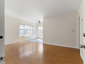731 Orange Ave, Unit 14 in Long Beach, CA - Foto de edificio - Building Photo