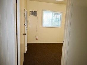 7913 Jamieson Ave in Los Angeles, CA - Foto de edificio - Building Photo