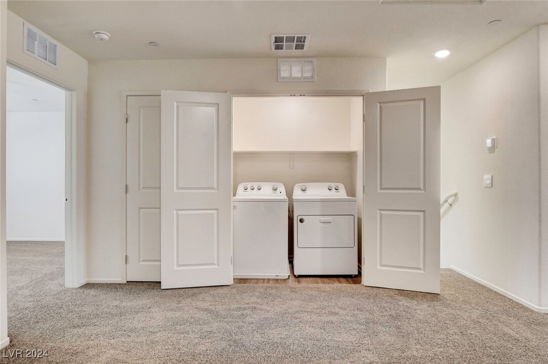 6927 Stafford Hl St in Las Vegas, NV - Building Photo