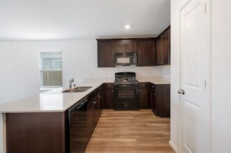 5807 Grindstone Dr in Heartland, TX - Building Photo - Building Photo