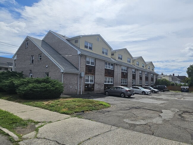 3245 Main St in Bridgeport, CT - Building Photo - Building Photo