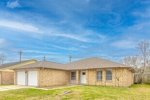 16926 Manowar Ln in Friendswood, TX - Building Photo