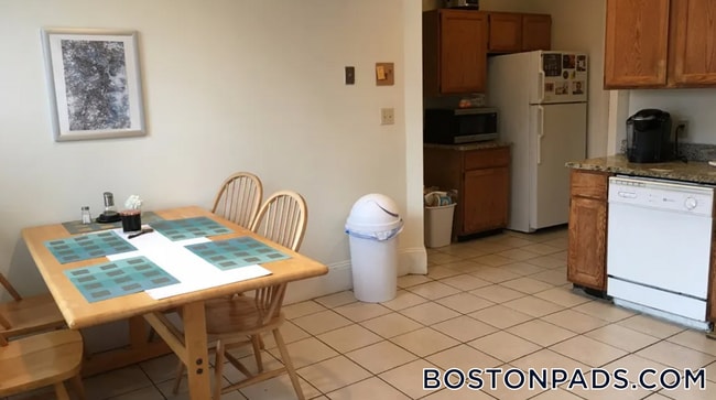 1426 Commonwealth Ave in Boston, MA - Building Photo - Building Photo