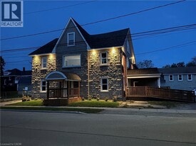 803 King St in Port Colborne, ON - Building Photo