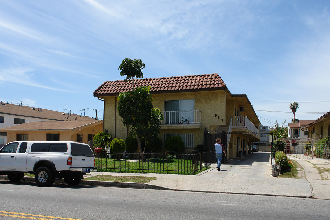 929 N Normandie Ave in Los Angeles, CA - Building Photo