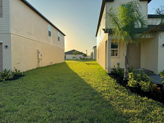673 Carlyle Way in Fort Pierce, FL - Building Photo - Building Photo