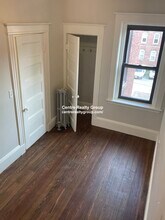 1855 Beacon St, Unit 2 in Brookline, MA - Foto de edificio - Building Photo