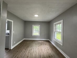 555 Cedarhurst Ave in Dayton, OH - Building Photo - Building Photo