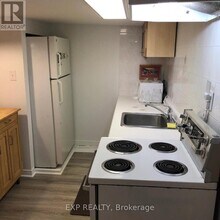 574 Coxwell Ave in Toronto, ON - Building Photo - Building Photo