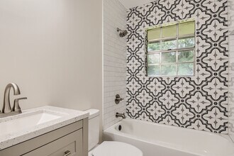 Room in Apartment on Cleveland St in Mcdonough, GA - Building Photo - Building Photo