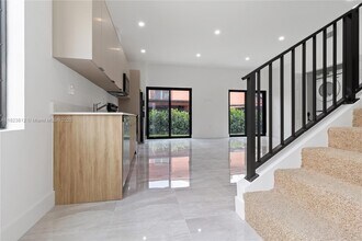 135 SW 114th Ave in Miami, FL - Building Photo - Building Photo