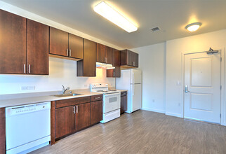 Charlotte Park Apartments in San Jose, CA - Building Photo - Building Photo