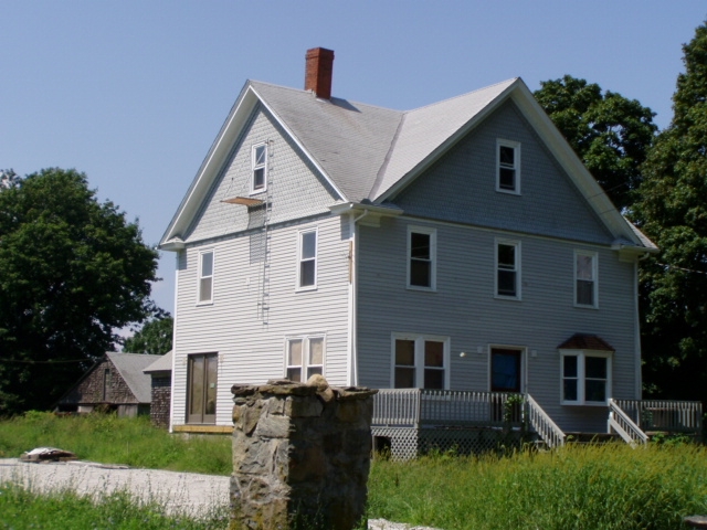 193 Touisset Rd in Warren, RI - Foto de edificio