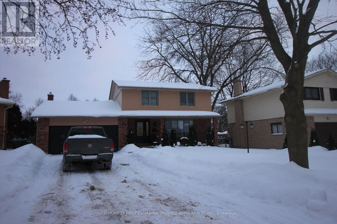 55 Wentworth Ct in London, ON - Building Photo