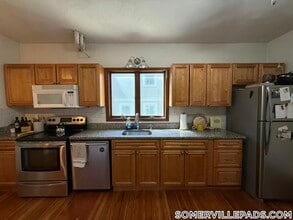 10 Dickson St, Unit 1 in Somerville, MA - Building Photo - Building Photo